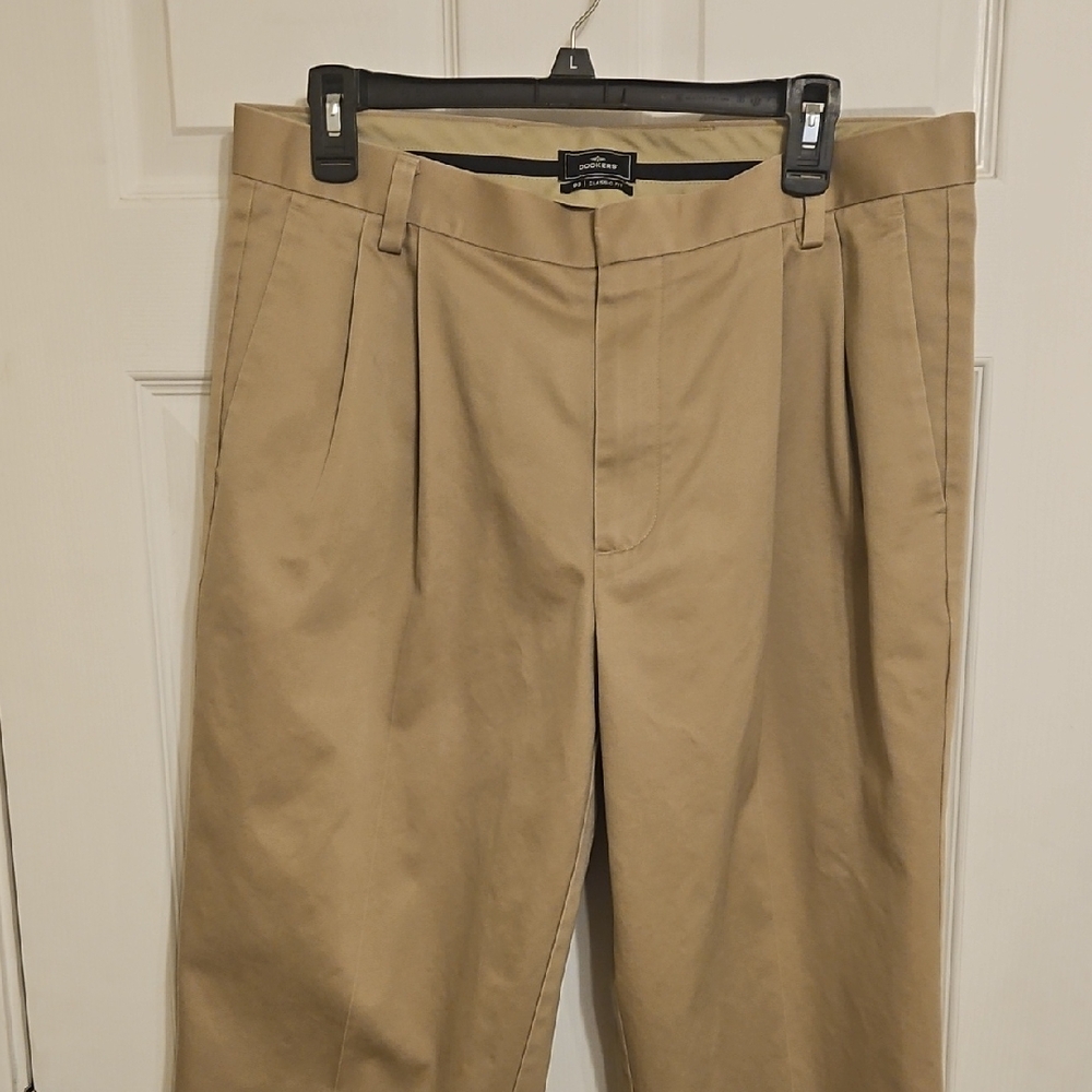 Dockers Men's Khaki Chinos